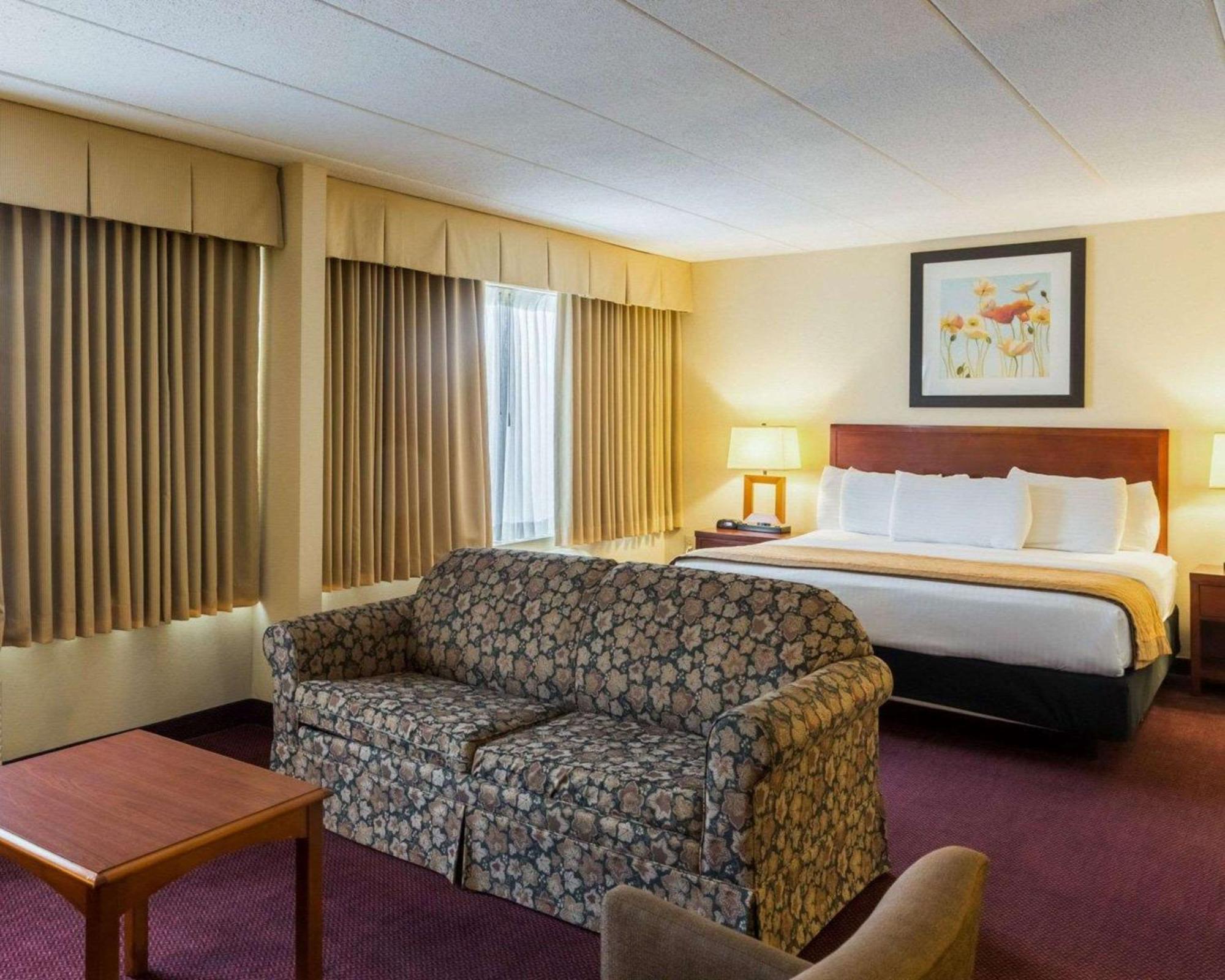 Clarion Hotel Somerset - New Brunswick Exterior foto