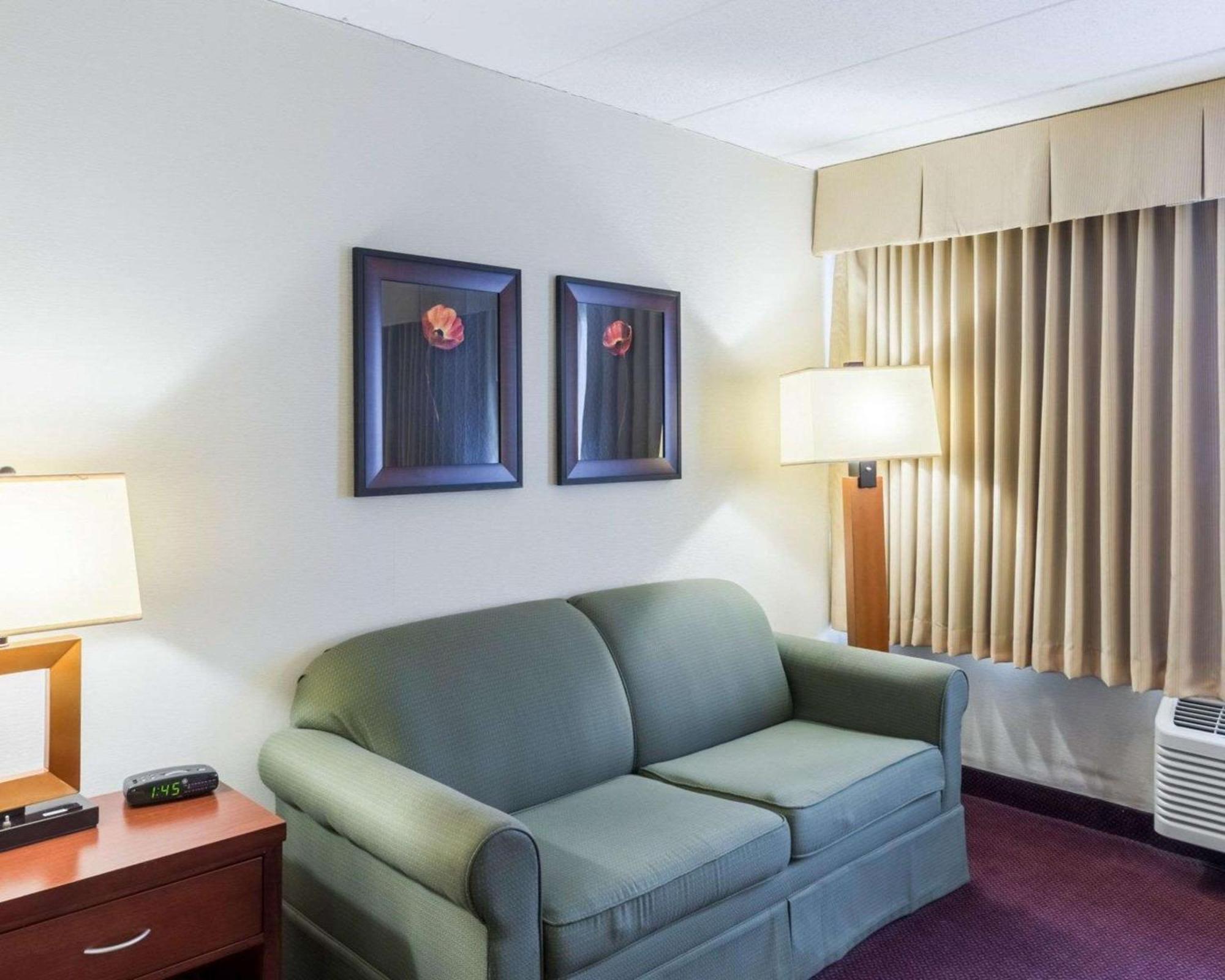 Clarion Hotel Somerset - New Brunswick Exterior foto
