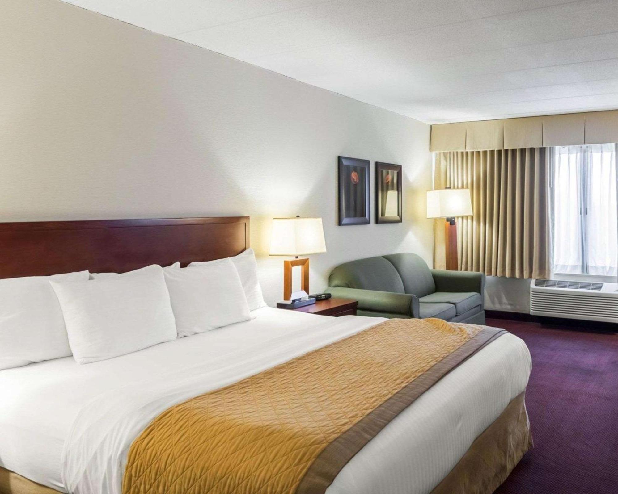 Clarion Hotel Somerset - New Brunswick Exterior foto