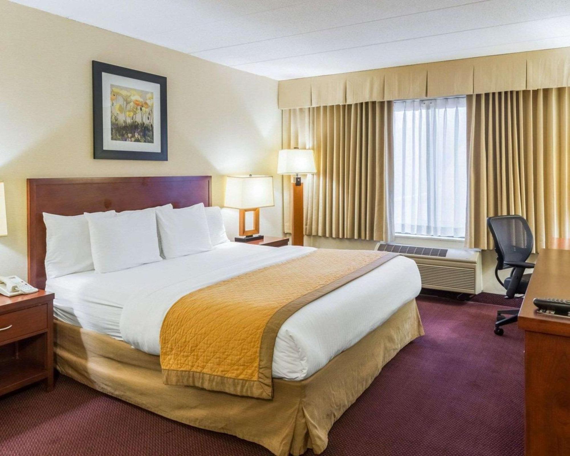 Clarion Hotel Somerset - New Brunswick Exterior foto