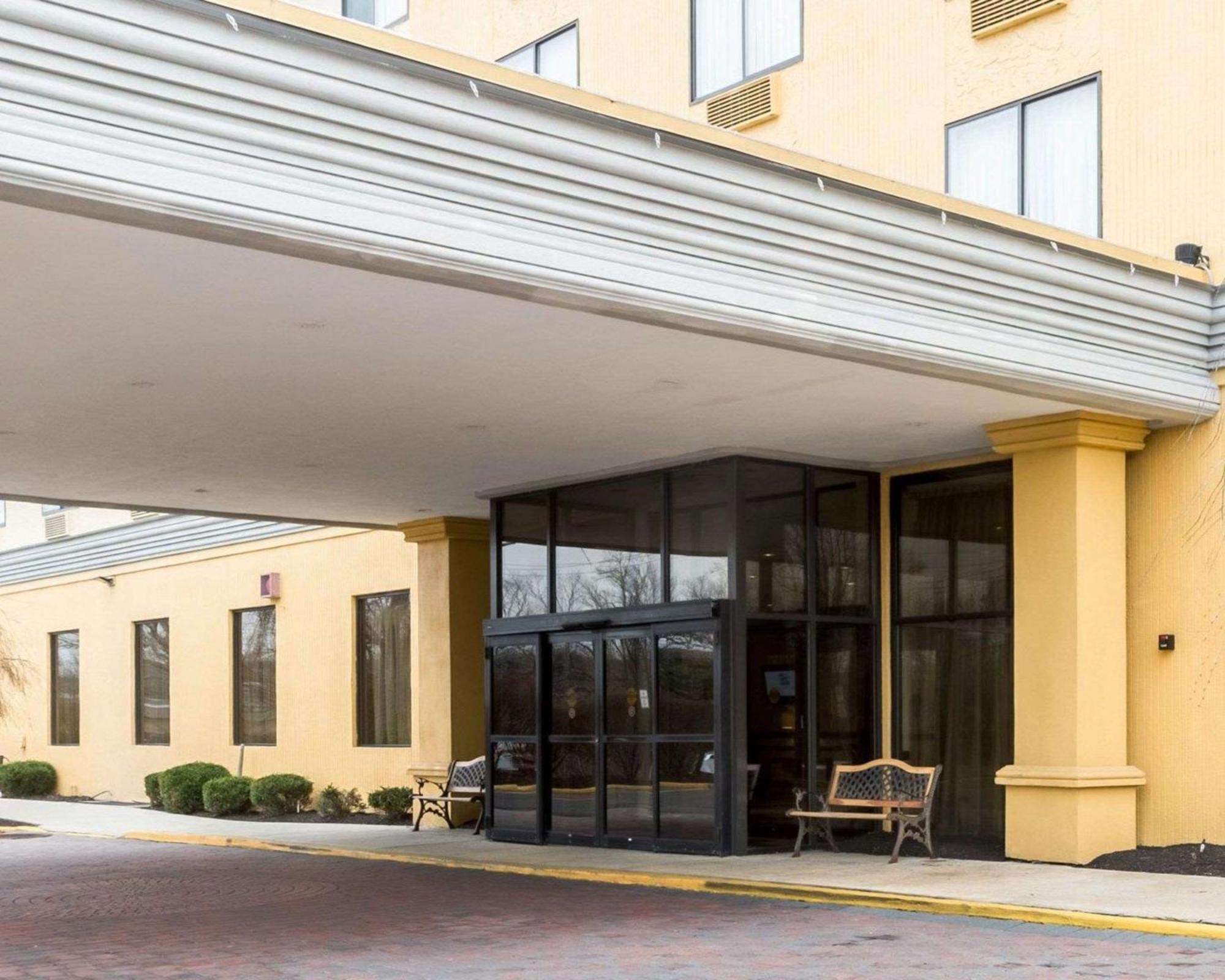 Clarion Hotel Somerset - New Brunswick Exterior foto