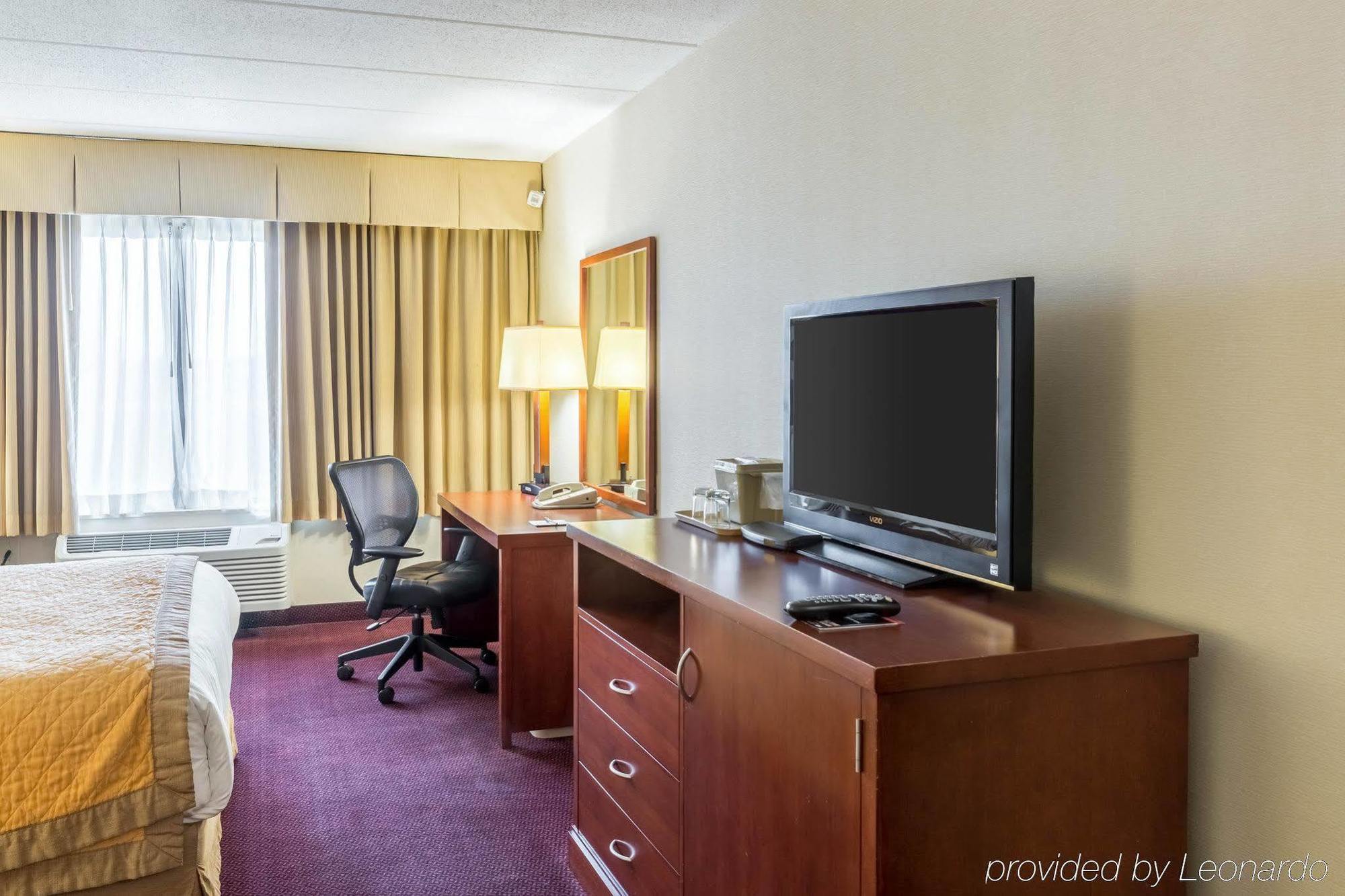 Clarion Hotel Somerset - New Brunswick Exterior foto
